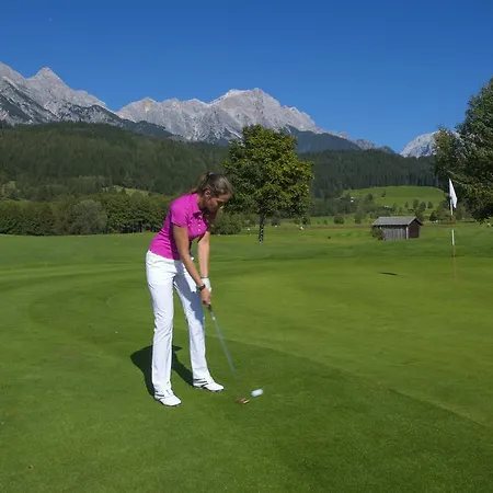 Kaysers Tirolresort - Wohlfuehlhotel Fuer Erwachsene