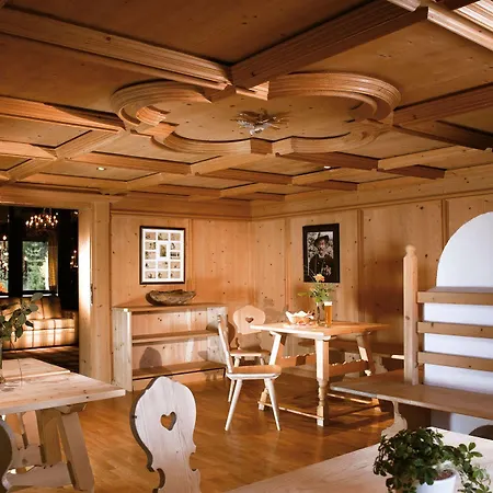 Kaysers Tirolresort - Wohlfuehlhotel Fuer Erwachsene